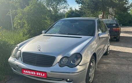 Mercedes-Benz C-Класс, 2005 год, 600 000 рублей, 4 фотография