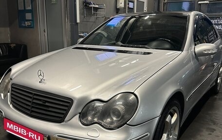 Mercedes-Benz C-Класс, 2005 год, 600 000 рублей, 10 фотография