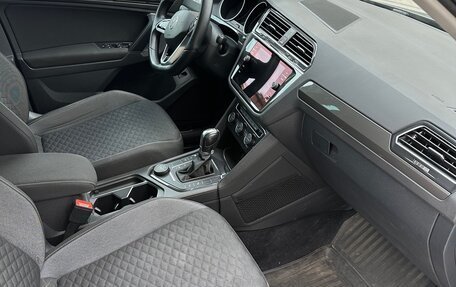 Volkswagen Tiguan II, 2018 год, 2 750 000 рублей, 21 фотография