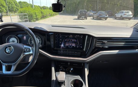 Volkswagen Touareg III, 2018 год, 4 750 000 рублей, 9 фотография