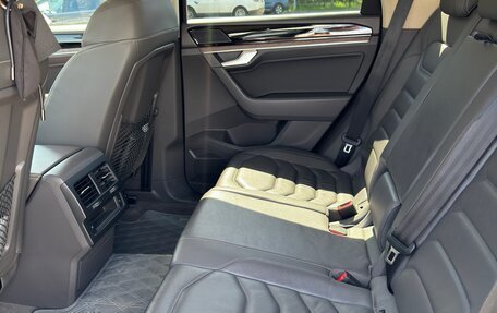 Volkswagen Touareg III, 2018 год, 4 750 000 рублей, 8 фотография