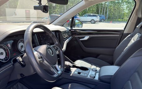Volkswagen Touareg III, 2018 год, 4 750 000 рублей, 11 фотография