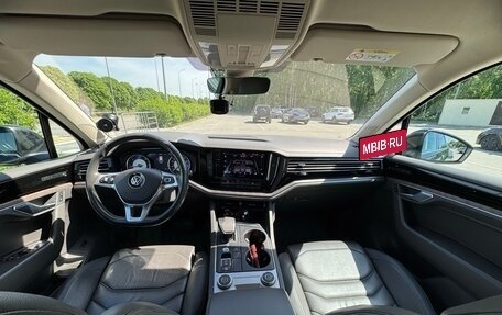 Volkswagen Touareg III, 2018 год, 4 750 000 рублей, 10 фотография