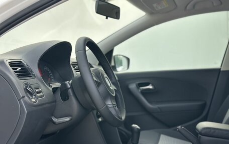 Volkswagen Polo VI (EU Market), 2011 год, 650 000 рублей, 10 фотография