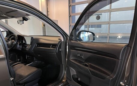 Mitsubishi Outlander III рестайлинг 3, 2018 год, 2 000 000 рублей, 14 фотография