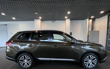 Mitsubishi Outlander III рестайлинг 3, 2018 год, 2 000 000 рублей, 2 фотография