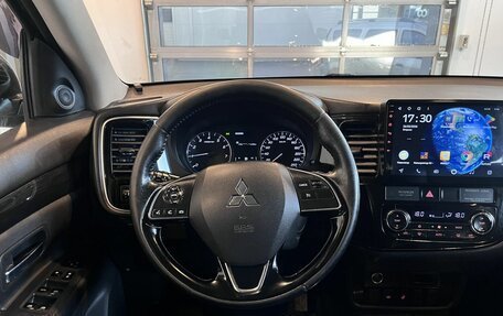 Mitsubishi Outlander III рестайлинг 3, 2018 год, 2 000 000 рублей, 7 фотография