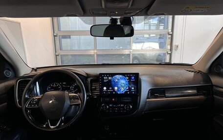 Mitsubishi Outlander III рестайлинг 3, 2018 год, 2 000 000 рублей, 6 фотография