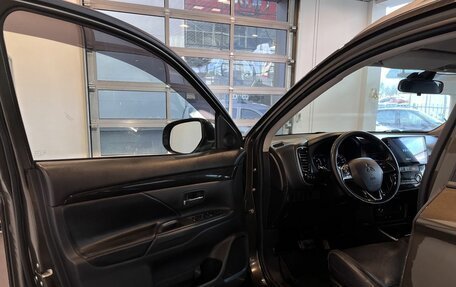 Mitsubishi Outlander III рестайлинг 3, 2018 год, 2 000 000 рублей, 9 фотография