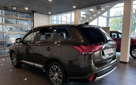 Mitsubishi Outlander III рестайлинг 3, 2018 год, 2 000 000 рублей, 3 фотография