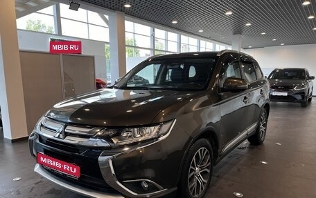 Mitsubishi Outlander III рестайлинг 3, 2018 год, 2 000 000 рублей, 4 фотография