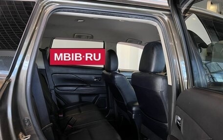 Mitsubishi Outlander III рестайлинг 3, 2018 год, 2 000 000 рублей, 13 фотография