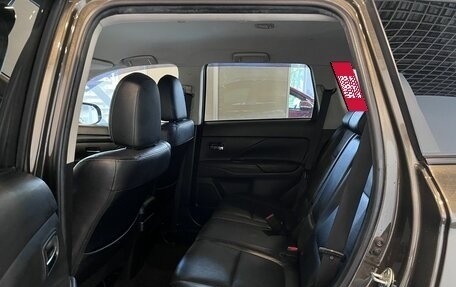 Mitsubishi Outlander III рестайлинг 3, 2018 год, 2 000 000 рублей, 11 фотография
