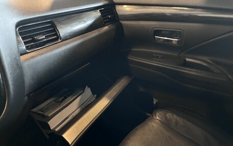 Mitsubishi Outlander III рестайлинг 3, 2018 год, 2 000 000 рублей, 17 фотография