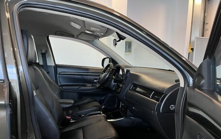 Mitsubishi Outlander III рестайлинг 3, 2018 год, 2 000 000 рублей, 16 фотография