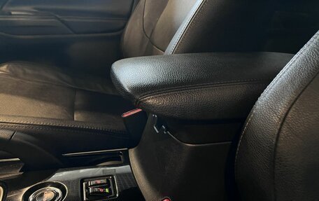 Mitsubishi Outlander III рестайлинг 3, 2018 год, 2 000 000 рублей, 29 фотография