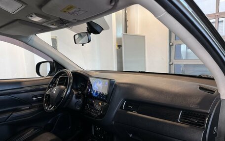 Mitsubishi Outlander III рестайлинг 3, 2018 год, 2 000 000 рублей, 23 фотография