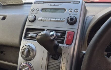 Honda Mobilio I, 2005 год, 220 000 рублей, 15 фотография