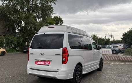 Hyundai Grand Starex Grand Starex I рестайлинг 2, 2018 год, 5 500 000 рублей, 5 фотография