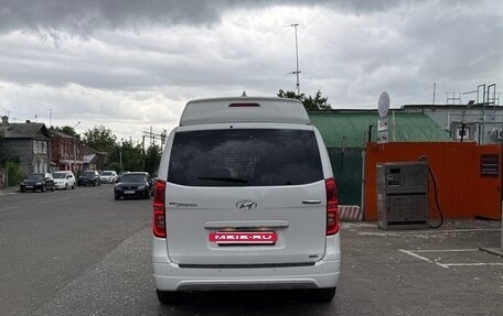 Hyundai Grand Starex Grand Starex I рестайлинг 2, 2018 год, 5 500 000 рублей, 4 фотография