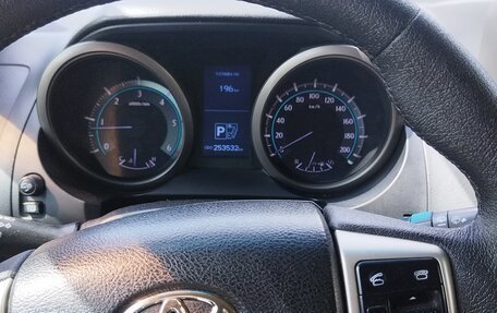 Toyota Land Cruiser Prado 150 рестайлинг 2, 2012 год, 2 600 000 рублей, 12 фотография