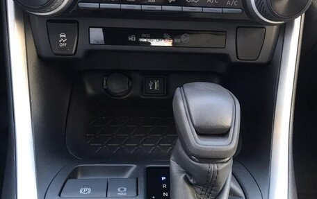 Toyota RAV4, 2022 год, 2 700 000 рублей, 10 фотография