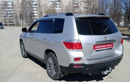 Toyota Highlander III, 2011 год, 1 800 000 рублей, 4 фотография