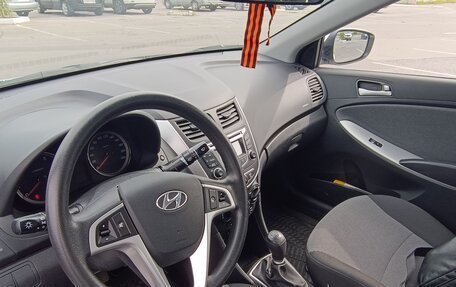 Hyundai Solaris II рестайлинг, 2013 год, 950 000 рублей, 2 фотография