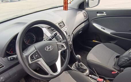 Hyundai Solaris II рестайлинг, 2013 год, 950 000 рублей, 3 фотография