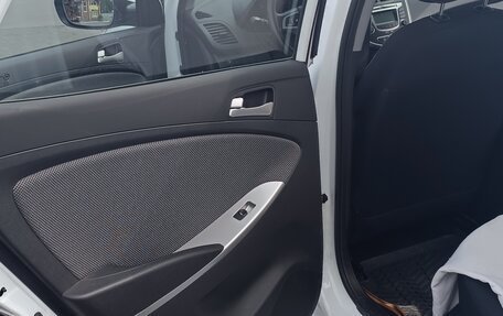 Hyundai Solaris II рестайлинг, 2013 год, 950 000 рублей, 23 фотография