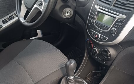 Hyundai Solaris II рестайлинг, 2013 год, 950 000 рублей, 33 фотография