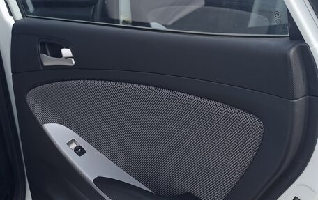 Hyundai Solaris II рестайлинг, 2013 год, 950 000 рублей, 24 фотография
