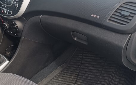 Hyundai Solaris II рестайлинг, 2013 год, 950 000 рублей, 32 фотография