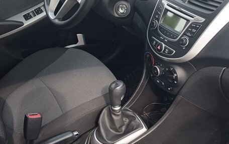 Hyundai Solaris II рестайлинг, 2013 год, 950 000 рублей, 31 фотография