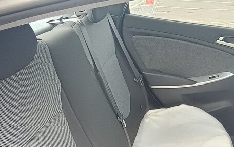 Hyundai Solaris II рестайлинг, 2013 год, 950 000 рублей, 28 фотография