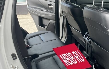 Mitsubishi Outlander III рестайлинг 3, 2019 год, 2 260 000 рублей, 15 фотография
