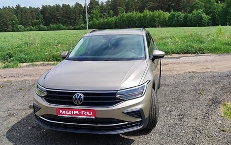 Volkswagen Tiguan II, 2021 год, 3 500 000 рублей, 1 фотография