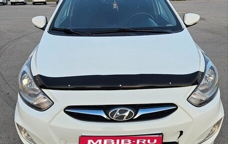 Hyundai Solaris II рестайлинг, 2011 год, 649 000 рублей, 2 фотография