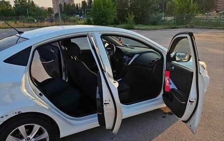 Hyundai Solaris II рестайлинг, 2011 год, 649 000 рублей, 6 фотография