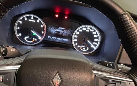 Mitsubishi Outlander, 2022 год, 3 790 000 рублей, 11 фотография