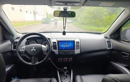 Mitsubishi Outlander III рестайлинг 3, 2010 год, 1 150 000 рублей, 25 фотография