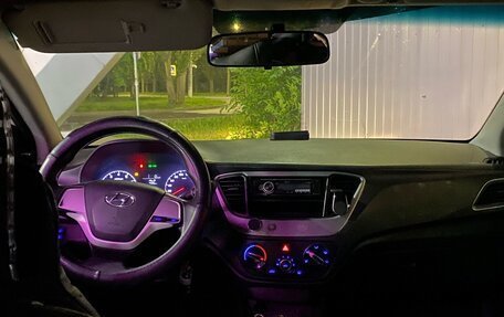 Hyundai Solaris II рестайлинг, 2017 год, 599 999 рублей, 3 фотография