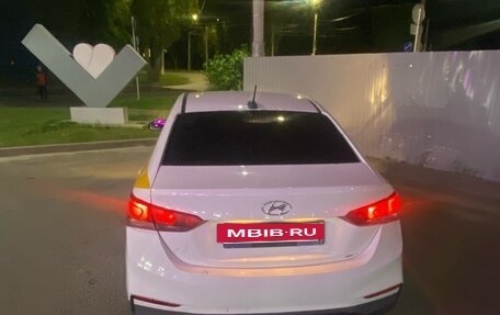 Hyundai Solaris II рестайлинг, 2017 год, 599 999 рублей, 2 фотография