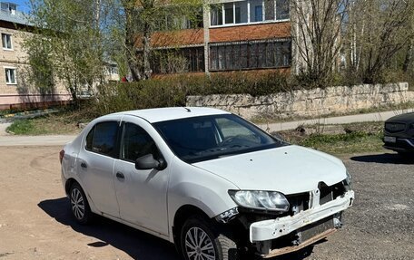 Renault Logan II, 2016 год, 170 000 рублей, 2 фотография