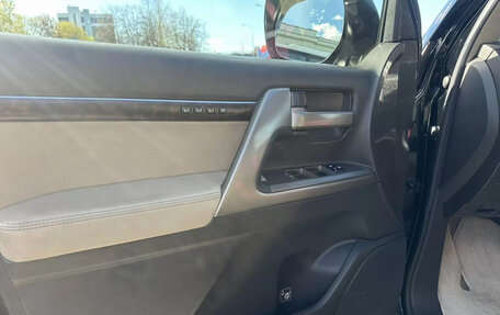 Toyota Land Cruiser 200, 2011 год, 2 750 000 рублей, 18 фотография