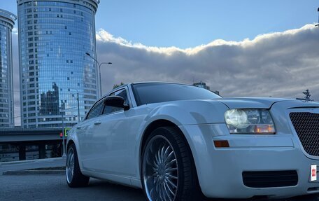 Chrysler 300C II, 2004 год, 850 000 рублей, 5 фотография