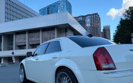 Chrysler 300C II, 2004 год, 850 000 рублей, 8 фотография