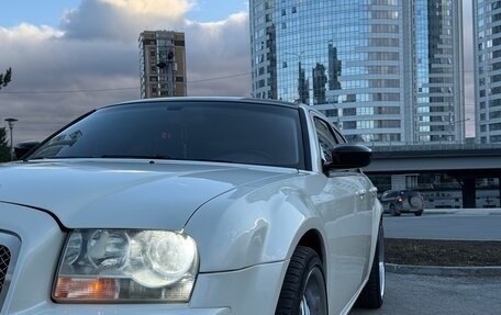 Chrysler 300C II, 2004 год, 850 000 рублей, 10 фотография