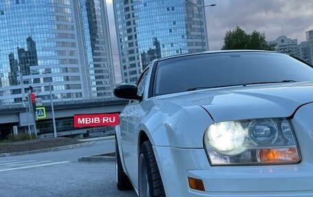 Chrysler 300C II, 2004 год, 850 000 рублей, 12 фотография