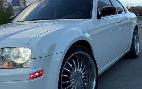 Chrysler 300C II, 2004 год, 850 000 рублей, 2 фотография